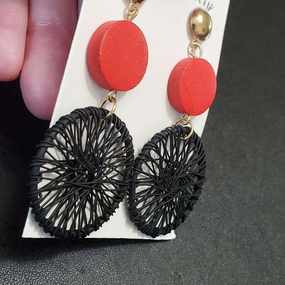 *Sale* Gold tone red and black earrings - Picture 7 of 7